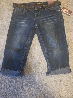Mudd Dark Blue Cropped Denim Capris with Brown Braided Belt